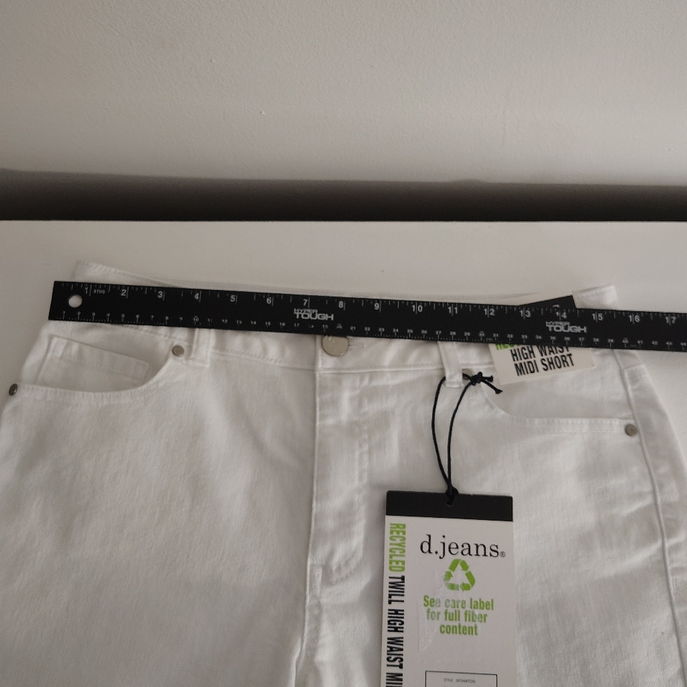 D. Jeans Women's Cream High Waist Shorts - Picture 6 of 9